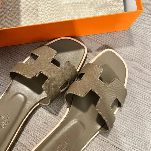Hermes Oran Sandal in Etoupé size 38.5 (Like New) - Picture 3 of 7